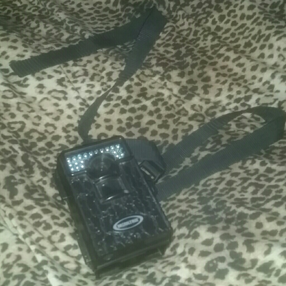 MOULTRIE trail cam for hunting